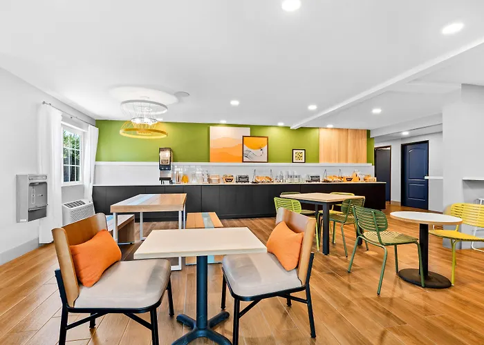Spark By Hilton Modesto