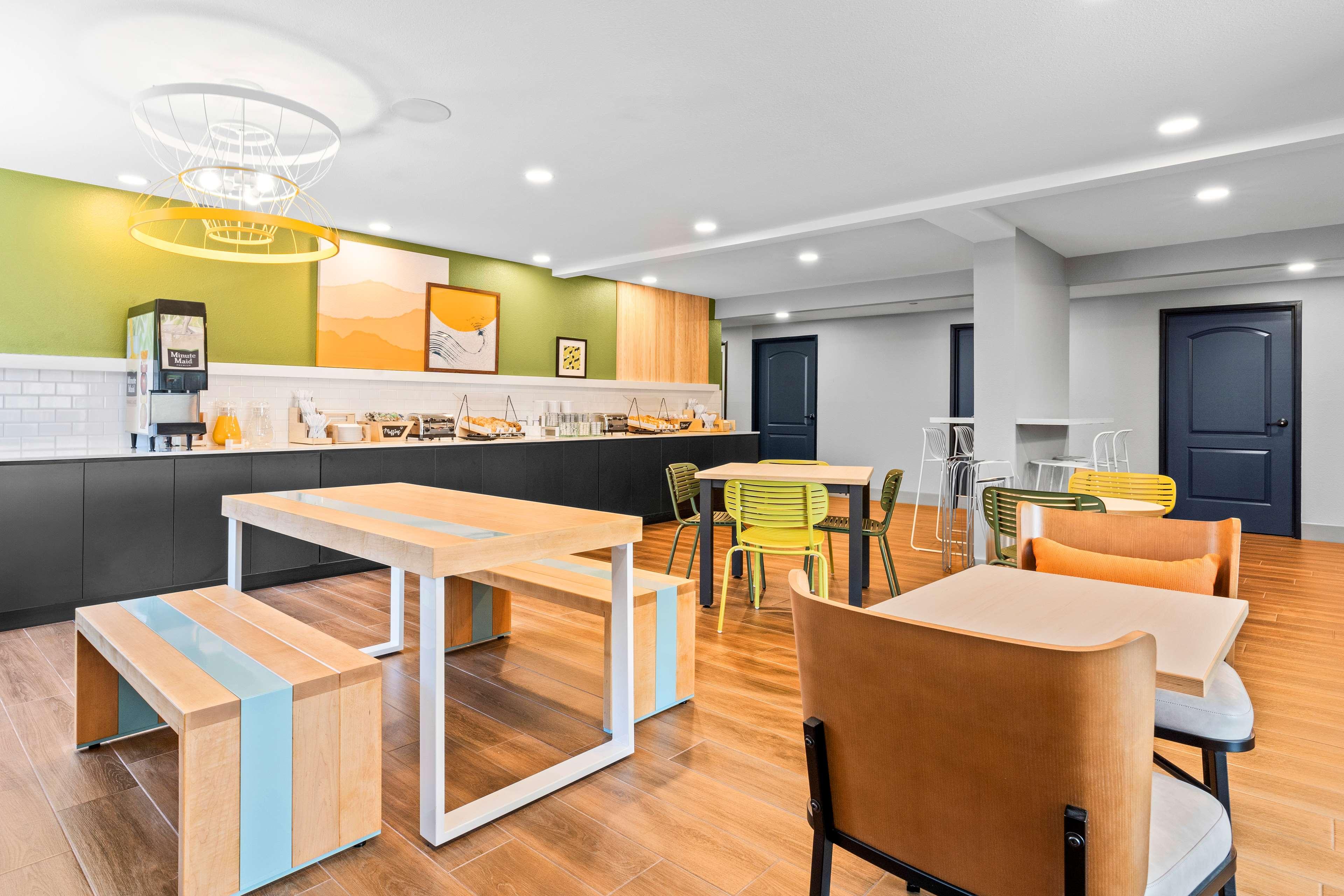Spark By Hilton Modesto